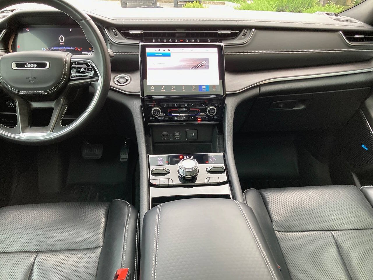 Used 2021 Jeep Grand Cherokee L Overland w/ Luxury Tech Group IV AWD/4WD image 22