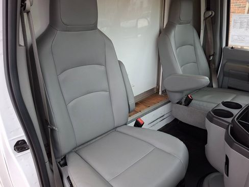 Used 2015 Ford E-350 and Econoline 350 Super Duty image 25