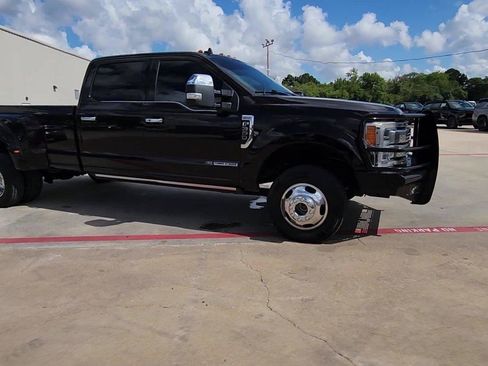 Used 2019 Ford F350 Platinum AWD/4WD image 2