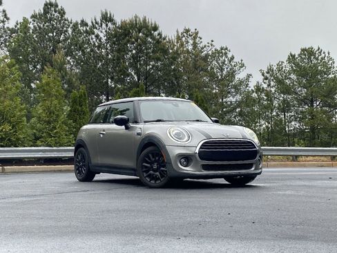 Used 2020 MINI Cooper 2-Door Hardtop FWD image 2