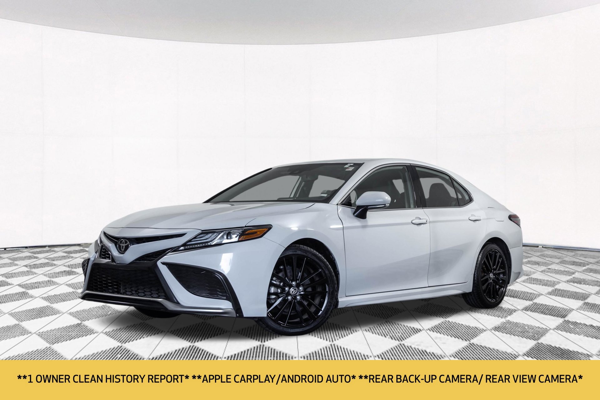 Used 2024 Toyota Camry XSE FWD image 2