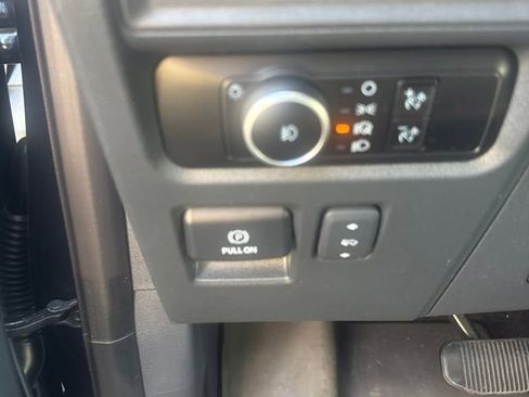 Used 2023 Ford Expedition XLT AWD/4WD image 25
