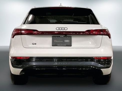 Used 2024 Audi Q8 e-tron Premium Plus w/ Premium Plus Package image 4