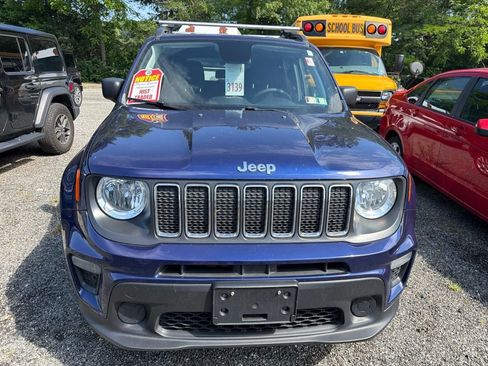 Used 2019 Jeep Renegade Sport w/ Sport Appearance Group AWD/4WD image 2
