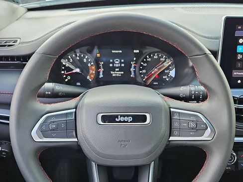 Used 2025 Jeep Compass Trailhawk AWD/4WD image 17
