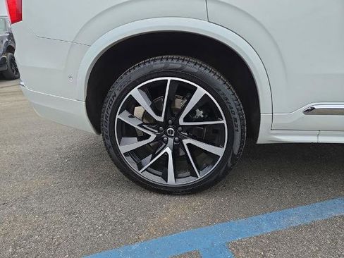 Used 2024 Volvo XC90 B5 Plus image 2