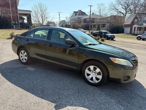 Used 2011 Toyota Camry LE image 12