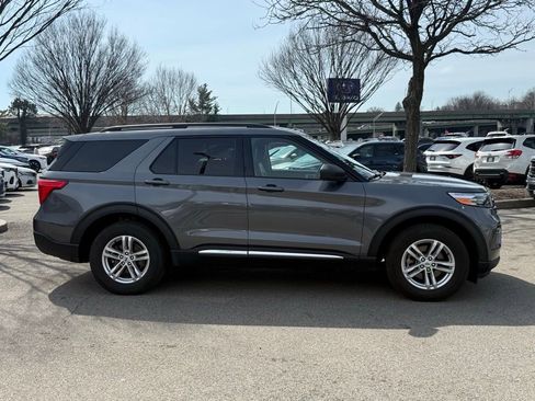 Used 2022 Ford Explorer XLT w/ Equipment Group 202A AWD/4WD image 5