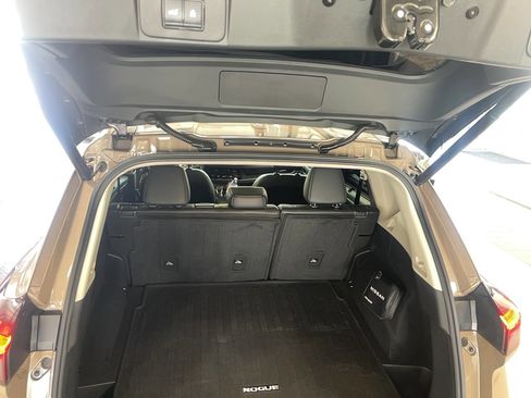Used 2024 Nissan Rogue SV w/ SV Premium Package image 22