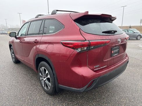 Certified 2021 Toyota Highlander XLE image 9