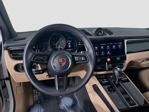 Certified 2026 Porsche Macan AWD/4WD image 24