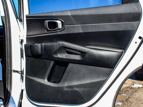 Used 2024 Kia Sorento S image 12