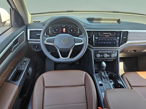 Used 2023 Volkswagen Atlas SE w/ Black Wheel Package FWD image 12