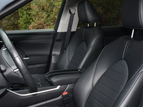 Certified 2024 Toyota Highlander LE image 12