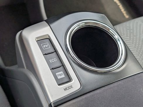 Used 2014 Toyota Prius V Three image 23