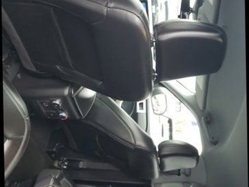 Certified 2022 Ford Explorer XLT w/ Equipment Group 202A image 11