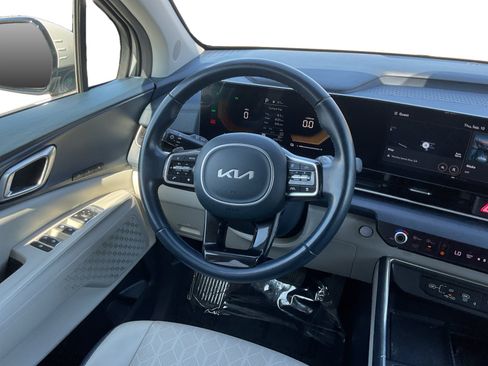 Used 2025 Kia Carnival EX FWD image 11