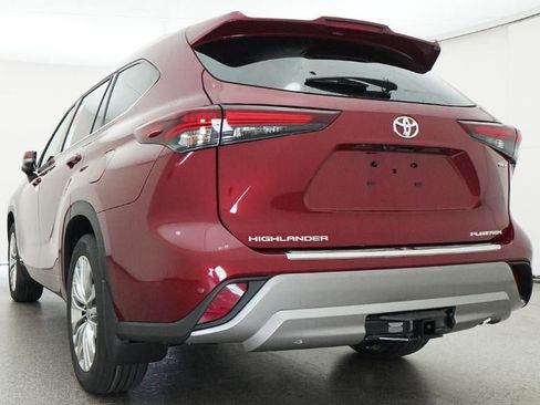 New 2026 Toyota Highlander Platinum AWD/4WD image 22