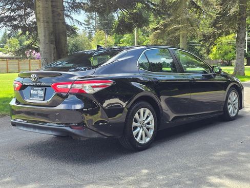 Used 2019 Toyota Camry LE FWD image 6