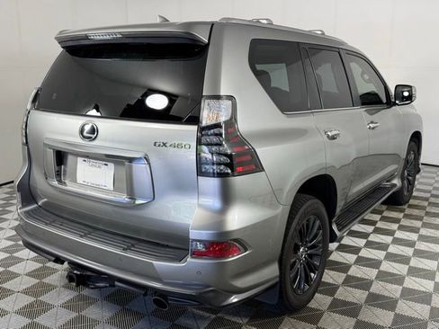 Used 2023 Lexus GX 460 Premium w/ Accessory Package AWD/4WD image 9