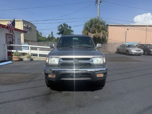 Used 2002 Toyota 4Runner SR5 RWD image 2