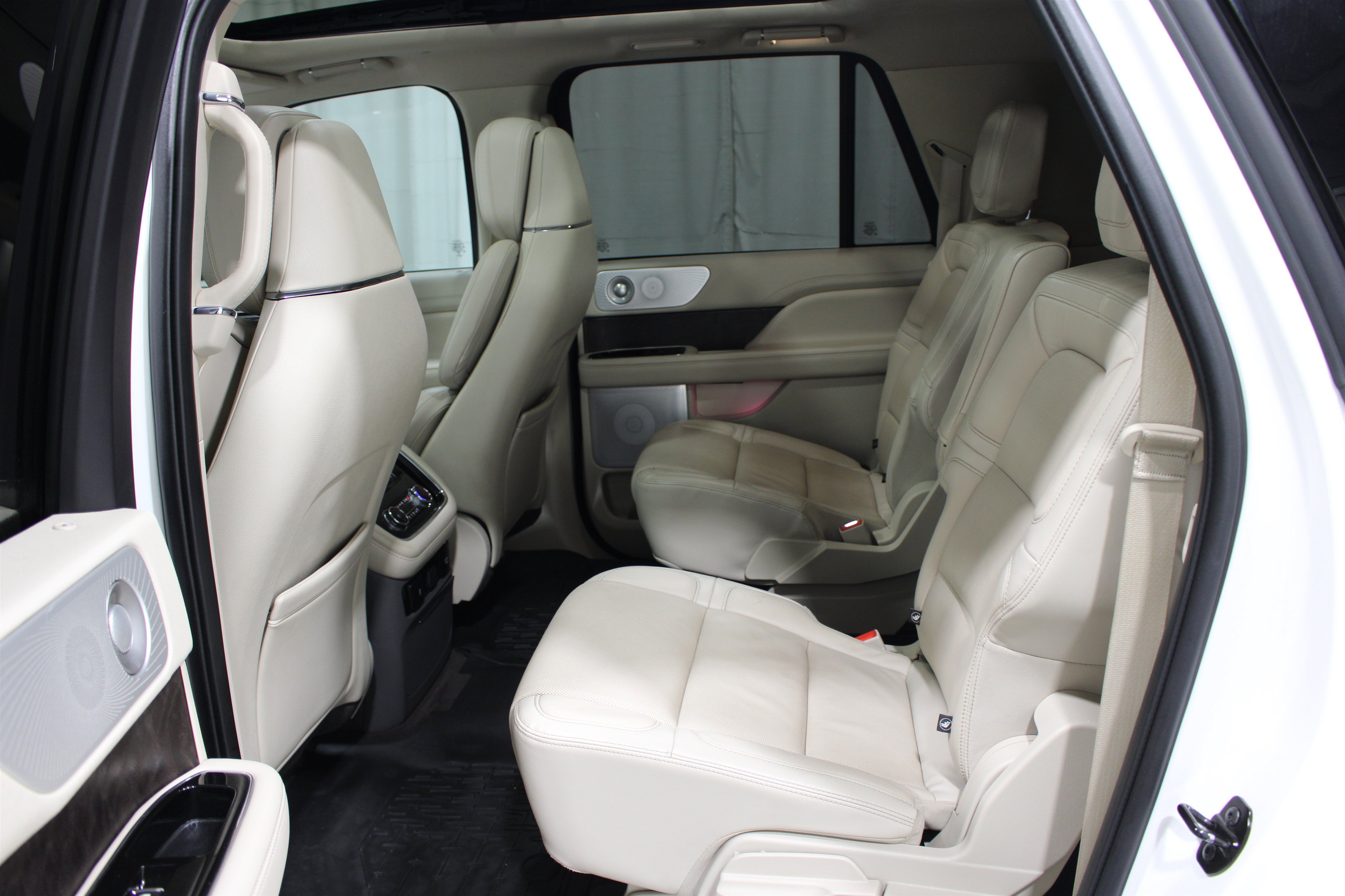 Used 2021 Lincoln Navigator L Reserve AWD/4WD image 21