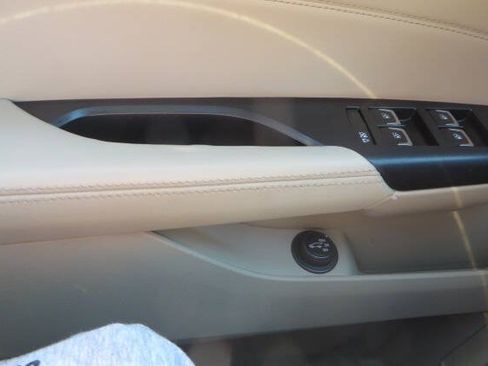 Used 2015 Cadillac SRX Luxury w/ Driver Awareness Package AWD/4WD image 60