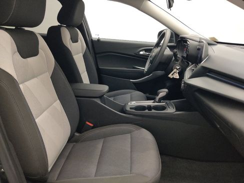 Used 2025 Chevrolet Trax LS FWD image 21