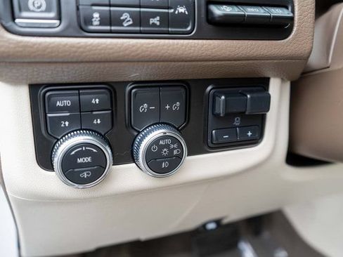 Used 2023 GMC Yukon Denali w/ Denali Reserve Package AWD/4WD image 32