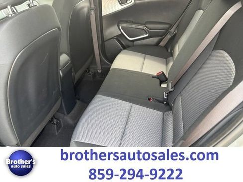 Used 2025 Kia Soul LX w/ LX Technology Package FWD image 25