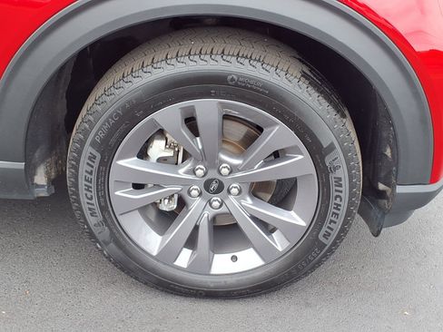 Used 2024 Ford Explorer XLT w/ Equipment Group 202A AWD/4WD image 28