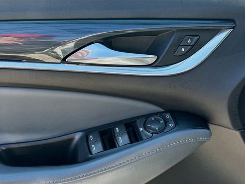 Used 2022 Buick Enclave Essence FWD image 17