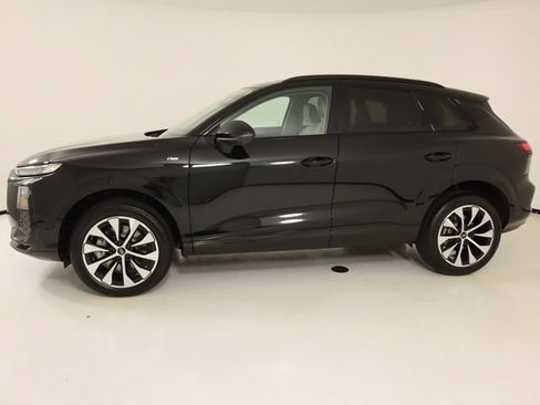 New 2026 Audi Q3 quattro 2.0T AWD/4WD image 2