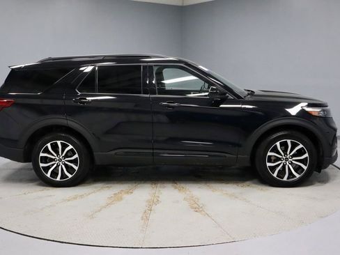 Used 2023 Ford Explorer ST-Line AWD/4WD image 6