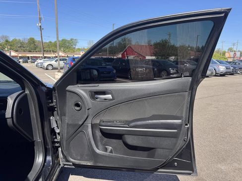 Used 2019 Dodge Charger SXT RWD image 19