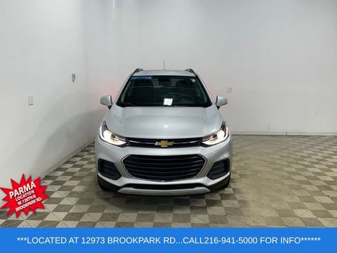 Certified 2022 Chevrolet Trax LT w/ LT Convenience Package AWD/4WD image 2