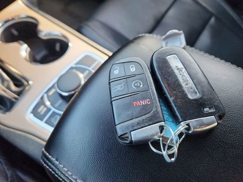 Used 2016 Jeep Grand Cherokee Limited w/ Luxury Group II image 49