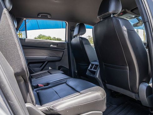 Used 2021 Volkswagen Atlas Cross Sport SE FWD image 23