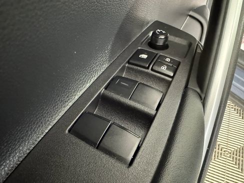 Used 2024 Toyota Corolla Cross L image 34