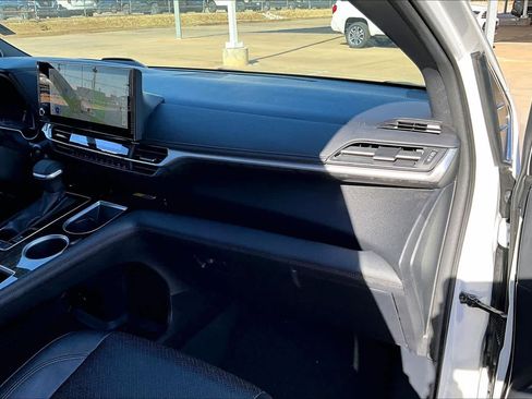 Used 2025 Toyota Sienna Platinum image 17