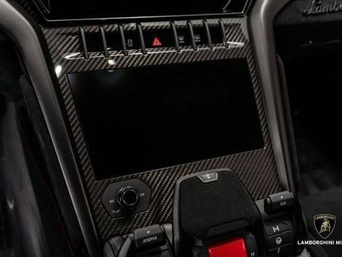 Used 2023 Lamborghini Urus Performante AWD/4WD image 38