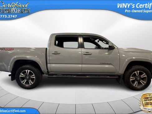 Used 2019 Toyota Tacoma TRD Sport w/ Technology Package AWD/4WD image 5