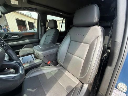 Used 2025 GMC Yukon Denali w/ Sun & Power Step Package AWD/4WD image 22