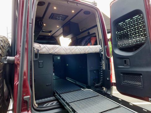 Used 2024 Mercedes-Benz Sprinter 2500 image 13