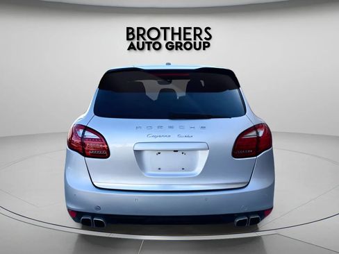 Used 2012 Porsche Cayenne Turbo image 8