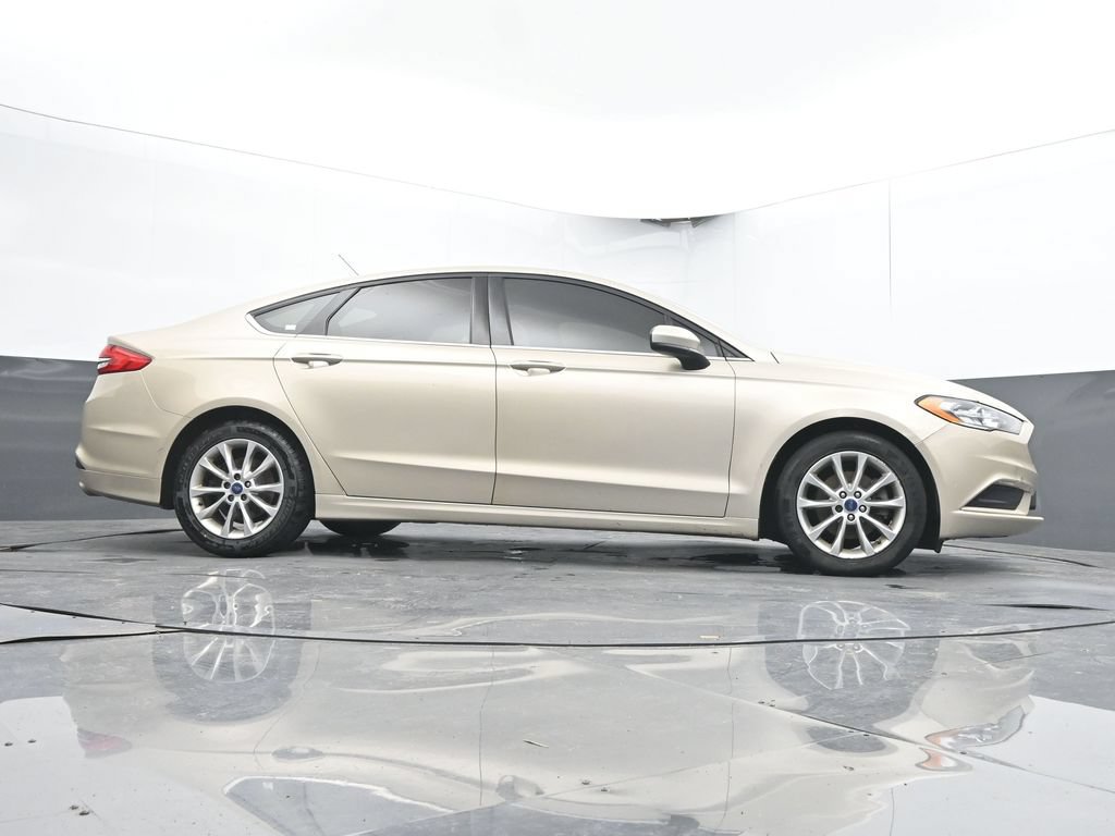Used 2017 Ford Fusion SE FWD image 26