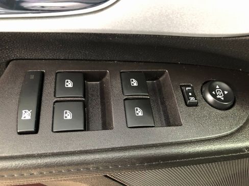 Used 2017 Chevrolet Equinox LT w/ Convenience Package image 38