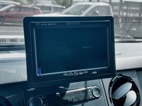 Used 2016 Ford F550 2WD Regular Cab Super Duty image 28