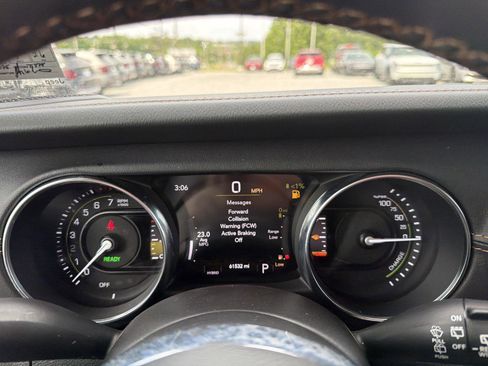 Used 2023 Jeep Wrangler Unlimited Sahara AWD/4WD image 12