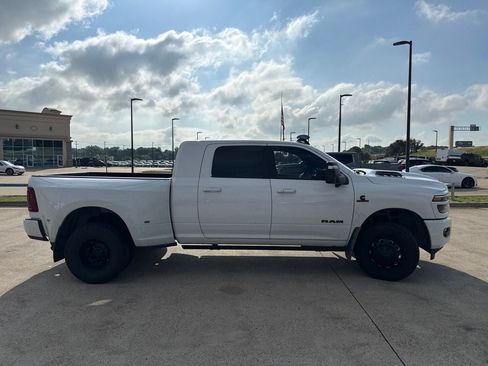 Used 2025 RAM 3500 Laramie AWD/4WD image 17